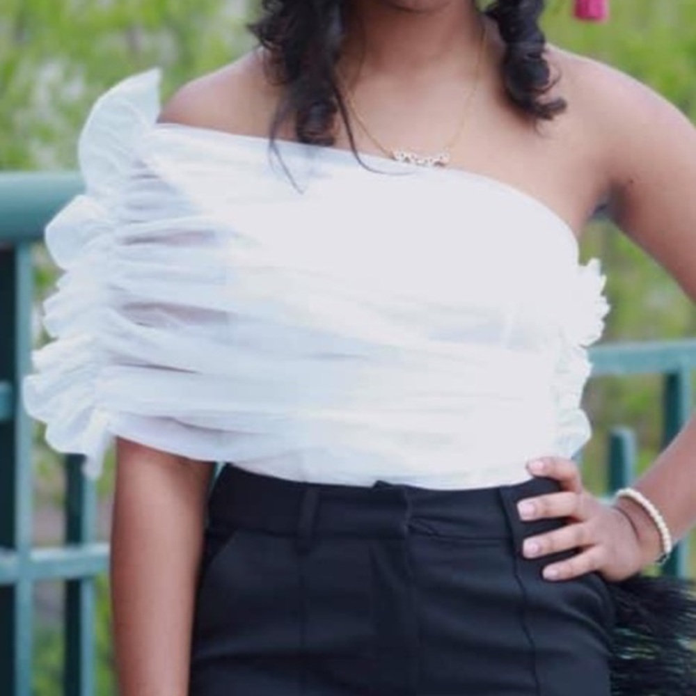 1 Pretty little thing:‎ White Sheer Ruffle One Shoulder Bodysuit Size 4